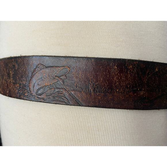 Vintage Distressed Brown Leather Belt w/Fisherman Theme sz XL - Picture 5 of 14